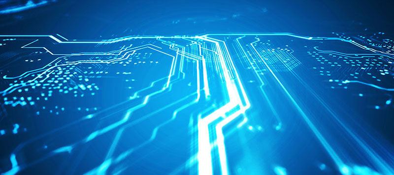 新能源高壓線(xiàn)束是指用于傳輸高壓電力和信號(hào)的電線(xiàn)束，通常用于電動(dòng)汽車(chē)、混合動(dòng)力汽車(chē)和其他新能源設(shè)備中。與傳統(tǒng)汽車(chē)相比，新能源車(chē)輛使用更高電壓的電力系統(tǒng)，因此需要使用高壓線(xiàn)束來(lái)傳輸電能。